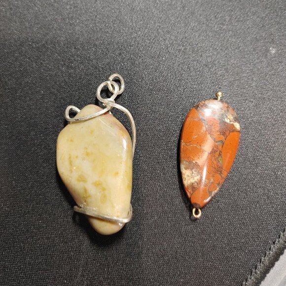 1 Wire Wrapped River Pebble Pendant 1 wire thru Pendant - Picture 2 of 3